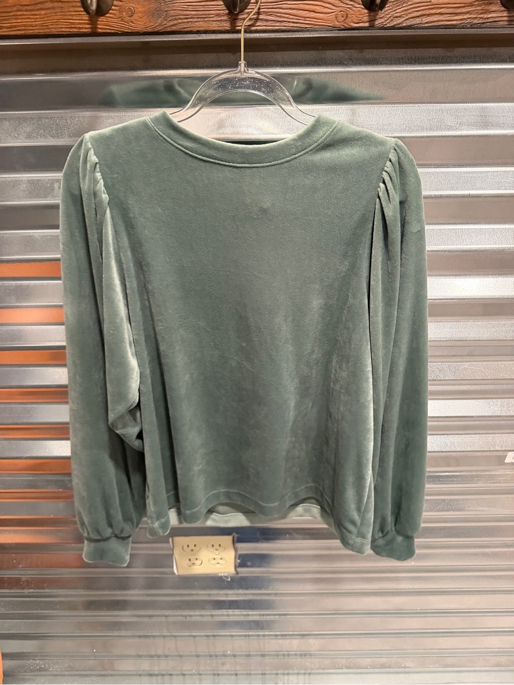Loft velvet top woman’s size small NWT